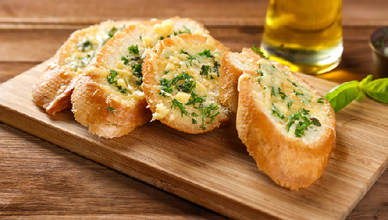 How to make aromatic garlic bread?